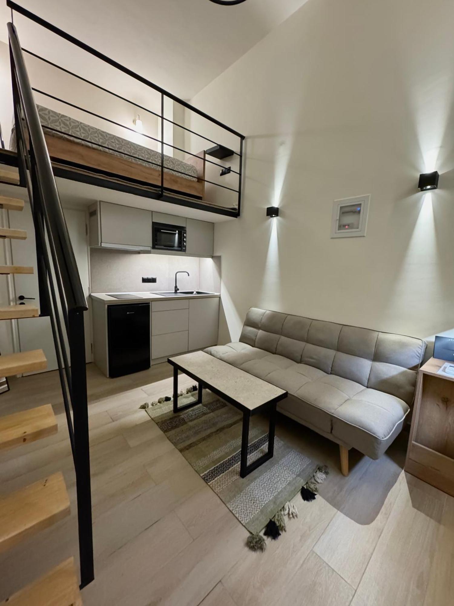 Nikitas Loft *
